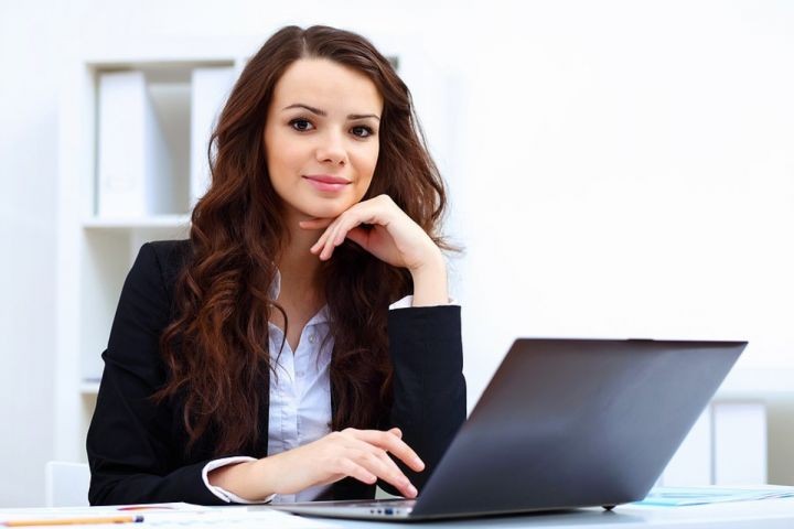 Woman sitting in front of her computer
